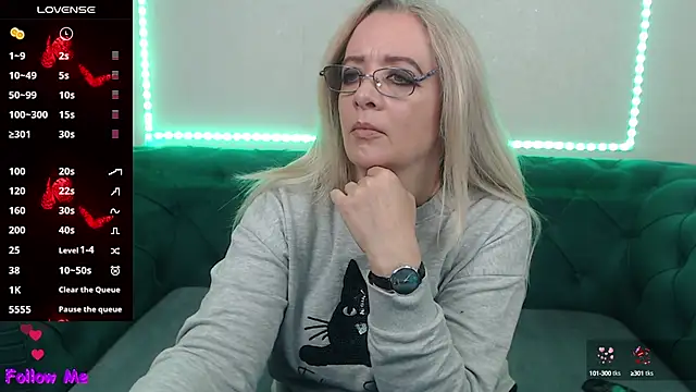 Snapshot of IvanaCharm chatting on 10-03-25, 03:25 IvanaCharm online show from 10-03-25, 03:25