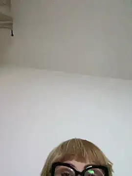 Snapshot of luna_14 chatting on 06-09-26, 04:35 luna 14 online show from 06-09-26, 04:35