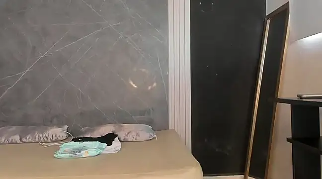 YummyDuooo online show from 02-06-25, 01:32