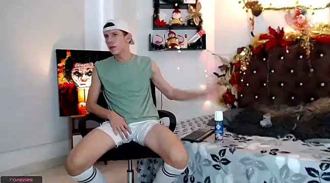 Snapshot of flowers18 chatting on 12-22-24, 08:36 flowers18 online show from 12-22-24, 08:36