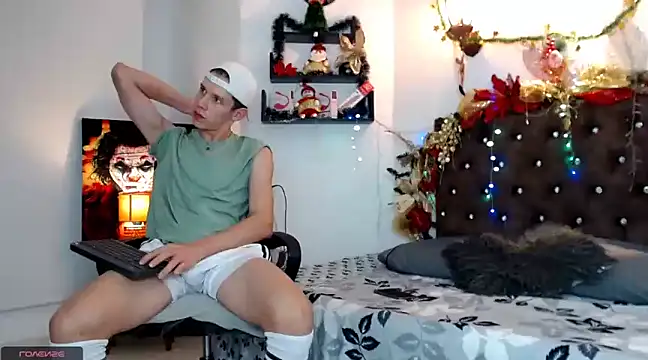 Snapshot of flowers18 chatting on 12-23-24, 12:14 flowers18 online show from 12-23-24, 12:14