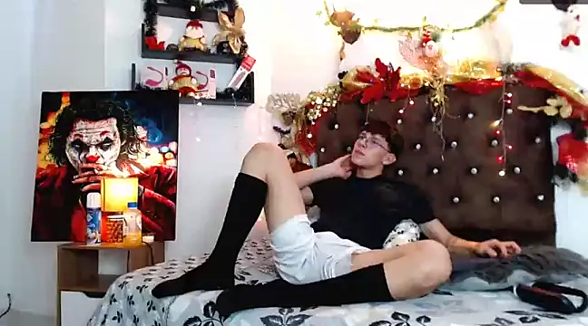 Snapshot of flowers18 chatting on 12-29-24, 08:58 flowers18 online show from 12-29-24, 08:58