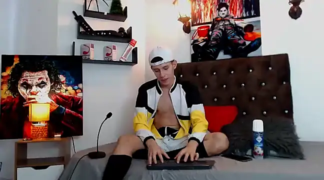 Snapshot of flowers18 chatting on 01-09-25, 09:58 flowers18 online show from 01-09-25, 09:58