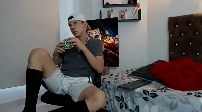 Snapshot of flowers18 chatting on 01-22-25, 09:32 flowers18 online show from 01-22-25, 09:32