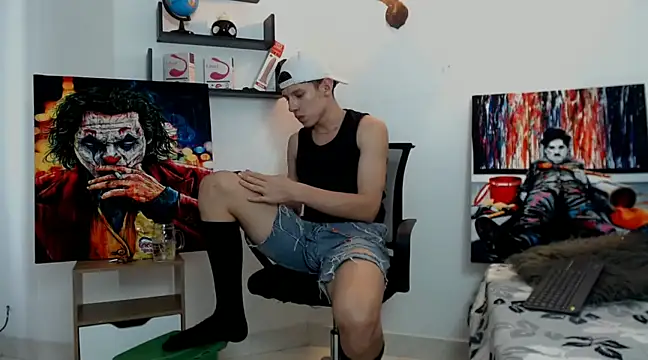 Snapshot of flowers18 chatting on 01-28-25, 09:19 flowers18 online show from 01-28-25, 09:19