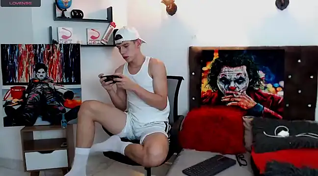 Snapshot of flowers18 chatting on 02-26-25, 10:20 flowers18 online show from 02-26-25, 10:20