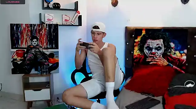 Snapshot of flowers18 chatting on 02-27-25, 01:27 flowers18 online show from 02-27-25, 01:27