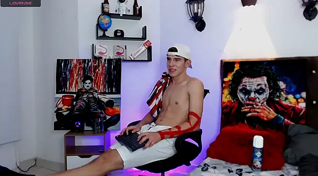 Snapshot of flowers18 chatting on 03-08-25, 02:01 flowers18 online show from 03-08-25, 02:01