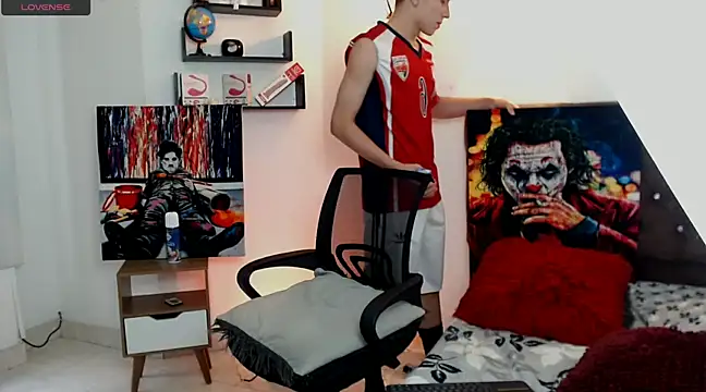 Snapshot of flowers18 chatting on 03-12-25, 10:17 flowers18 online show from 03-12-25, 10:17