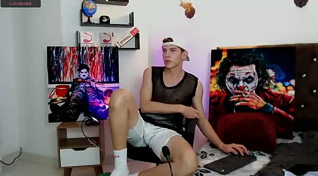 Snapshot of flowers18 chatting on 03-16-25, 12:34 flowers18 online show from 03-16-25, 12:34