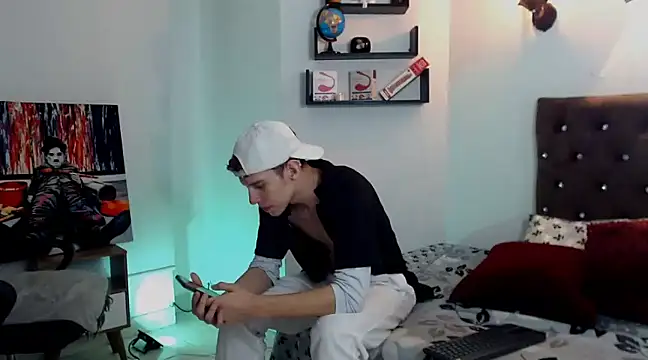 Snapshot of flowers18 chatting on 03-18-25, 01:32 flowers18 online show from 03-18-25, 01:32