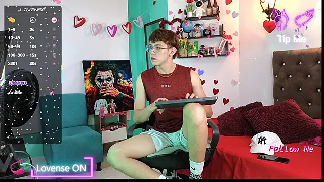 Snapshot of flowers18 chatting on 09-23-25, 10:35 flowers18 online show from 09-23-25, 10:35