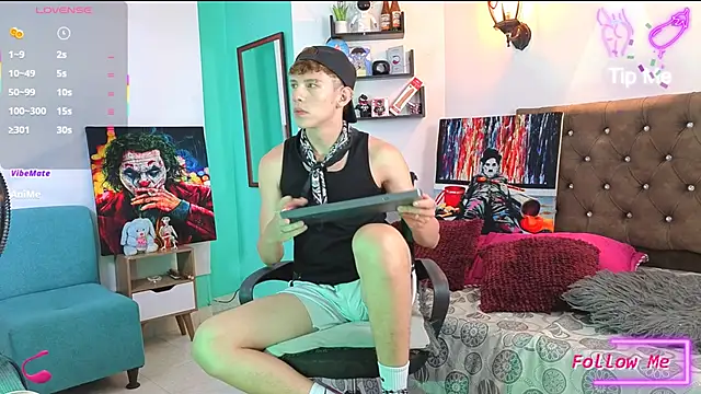 Snapshot of flowers18 chatting on 10-08-25, 09:45 flowers18 online show from 10-08-25, 09:45