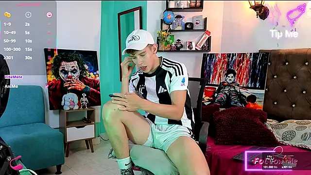 Snapshot of flowers18 chatting on 10-14-25, 09:37 flowers18 online show from 10-14-25, 09:37