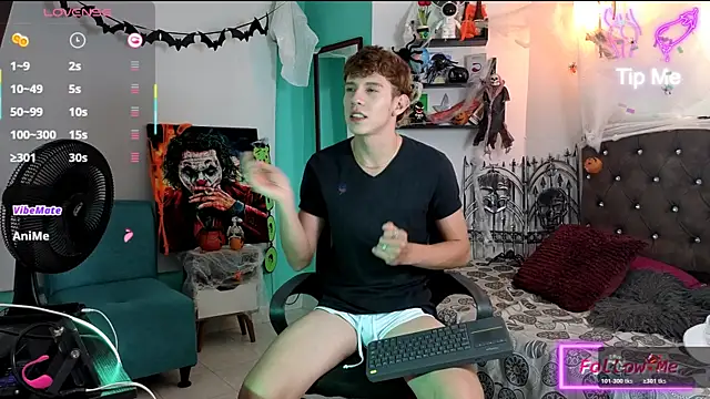 Snapshot of flowers18 chatting on 10-26-25, 11:42 flowers18 online show from 10-26-25, 11:42