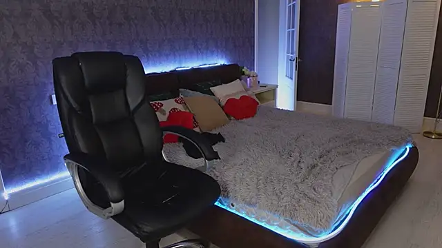 Snapshot of Miss_Elia chatting on 03-16-25, 07:49 Miss Elia online show from 03-16-25, 07:49