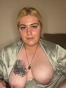 Snapshot of Blondiee3088 chatting on 02-13-25, 05:44 Blondiee3088 online show from 02-13-25, 05:44