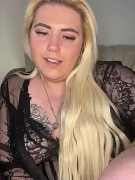 Snapshot of Blondiee3088 chatting on 03-07-25, 04:00 Blondiee3088 online show from 03-07-25, 04:00