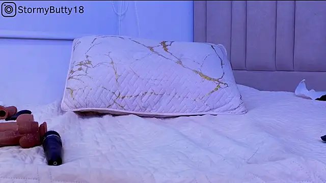 StormyButty18 online show from 03-01-25, 08:45