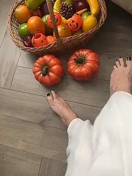 Snapshot of FeetVibe chatting on 10-26-25, 07:58 FeetVibe online show from 10-26-25, 07:58