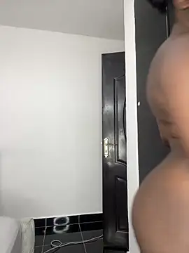 Snapshot of prettiepearl chatting on 02-03-26, 02:00 prettiepearl online show from 02-03-26, 02:00