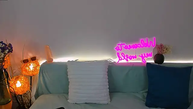 Snapshot of sindy_chiks1 chatting on 12-19-25, 07:37 sindy chiks1 online show from 12-19-25, 07:37