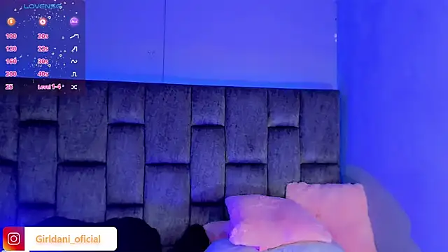 Snapshot of Liittle_foxxxy chatting on 02-15-25, 10:33 Liittle foxxxy online show from 02-15-25, 10:33