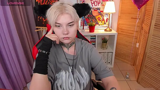 Snapshot of mekurisu chatting on 03-04-25, 01:12 mekurisu online show from 03-04-25, 01:12