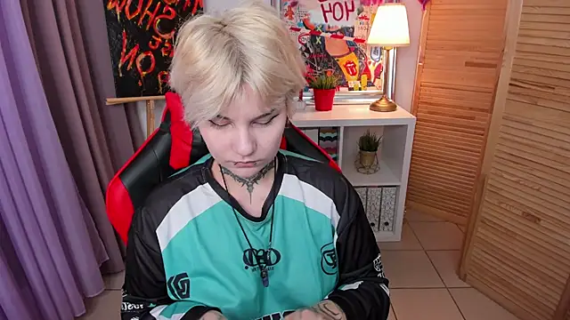 Snapshot of mekurisu chatting on 03-17-25, 01:14 mekurisu online show from 03-17-25, 01:14