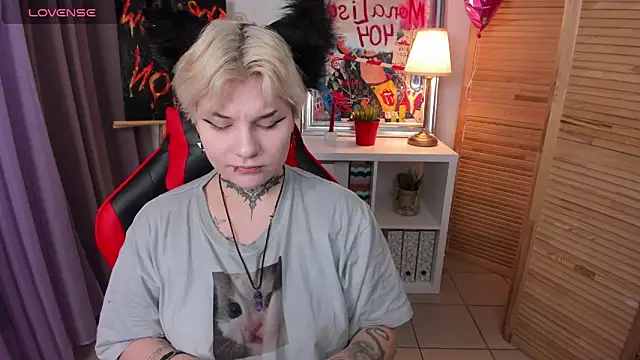 Snapshot of mekurisu chatting on 03-21-25, 01:13 mekurisu online show from 03-21-25, 01:13