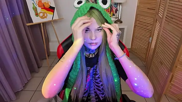 Snapshot of mekurisu chatting on 09-28-25, 01:22 mekurisu online show from 09-28-25, 01:22