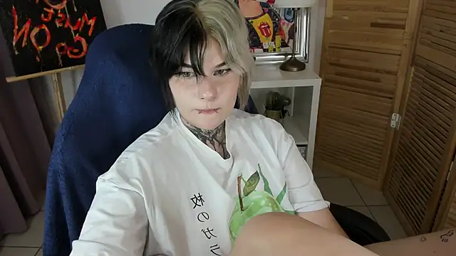 Snapshot of mekurisu chatting on 07-07-26, 07:23 mekurisu online show from 07-07-26, 07:23