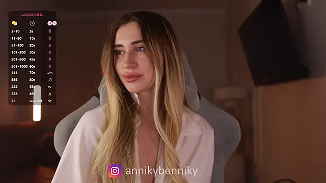 Snapshot of Coconutkittyy chatting on 03-04-25, 08:49 Coconutkittyy online show from 03-04-25, 08:49