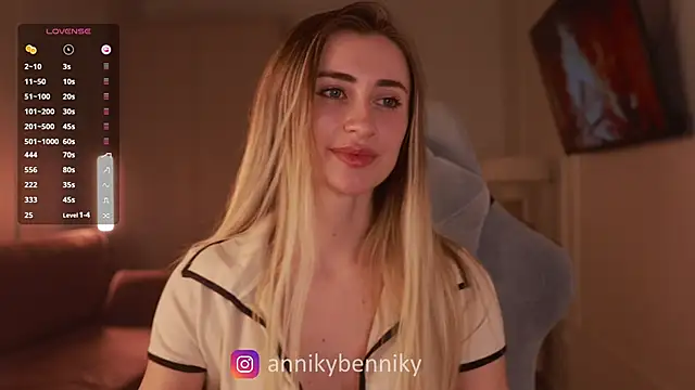 Snapshot of Coconutkittyy chatting on 03-05-25, 06:45 Coconutkittyy online show from 03-05-25, 06:45