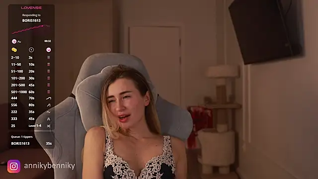 Snapshot of Coconutkittyy chatting on 03-08-25, 12:11 Coconutkittyy online show from 03-08-25, 12:11