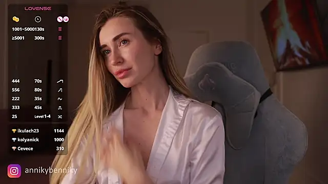 Snapshot of Coconutkittyy chatting on 03-18-25, 07:53 Coconutkittyy online show from 03-18-25, 07:53