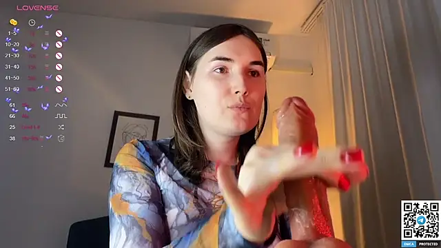 Snapshot of Maria_Bowie chatting on 02-19-25, 05:27 Maria Bowie online show from 02-19-25, 05:27