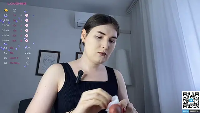 Snapshot of Maria_Bowie chatting on 03-07-25, 09:18 Maria Bowie online show from 03-07-25, 09:18