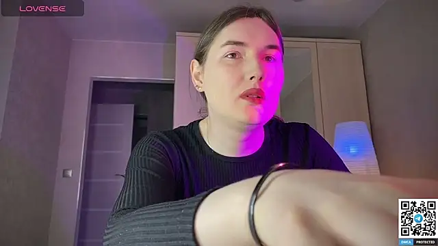 Maria Bowie online show from 05-15-26, 05:58