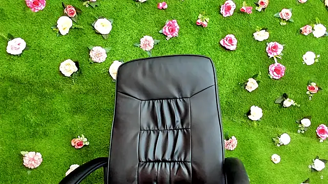 Huge Titties  online show from 03-17-25, 10:38