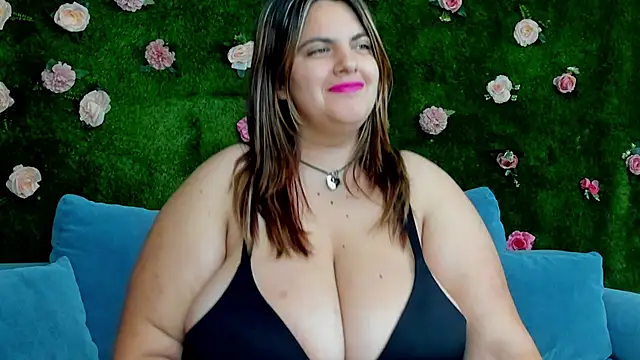 Huge Titties  online show from 10-06-25, 07:11