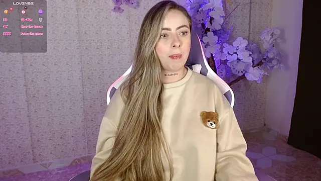 Snapshot of NaomiFox1 chatting on 02-08-25, 08:20 NaomiFox1 online show from 02-08-25, 08:20