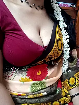 Snapshot of amala_ss chatting on 01-08-25, 06:09 amala ss online show from 01-08-25, 06:09