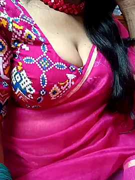 Snapshot of amala_ss chatting on 01-08-25, 11:32 amala ss online show from 01-08-25, 11:32