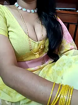 Snapshot of amala_ss chatting on 02-05-25, 06:35 amala ss online show from 02-05-25, 06:35
