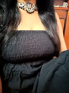 Snapshot of amala_ss chatting on 02-25-25, 03:09 amala ss online show from 02-25-25, 03:09