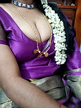 Snapshot of amala_ss chatting on 03-07-25, 05:28 amala ss online show from 03-07-25, 05:28