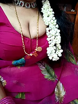 Snapshot of amala_ss chatting on 03-08-25, 02:23 amala ss online show from 03-08-25, 02:23