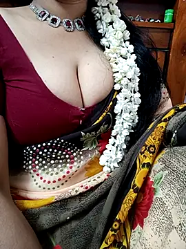 Snapshot of amala_ss chatting on 03-17-25, 10:38 amala ss online show from 03-17-25, 10:38