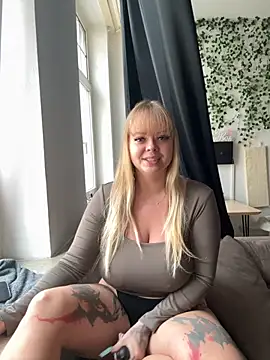 Snapshot of AnnaLenaaa chatting on 09-25-25, 01:15 AnnaLenaaa online show from 09-25-25, 01:15